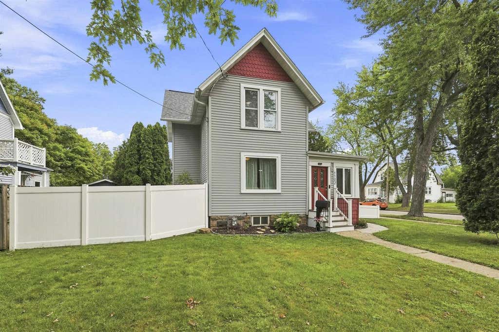 Photo of 1102 W Lawrence STREET, Appleton, WI 54914 (MLS # 50330963)