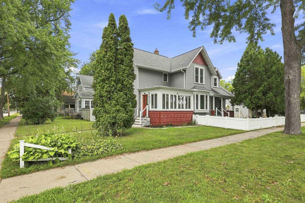 Photo of 1102 W Lawrence STREET, Appleton, WI 54914 (MLS # 50330963)