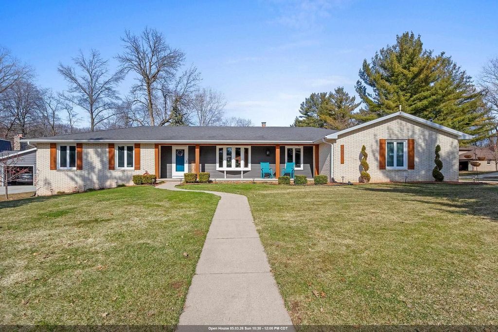 Photo of 2031 Parkwood COURT, Green Bay, WI 54304 (MLS # 50323206)