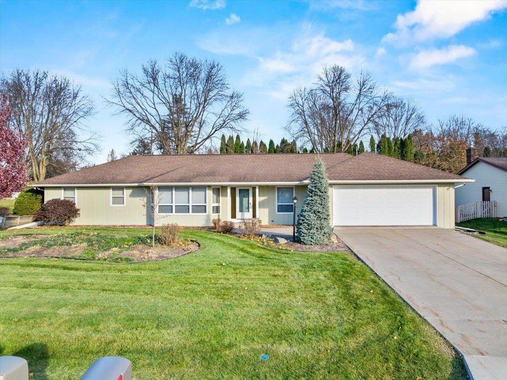 Photo of 1311 N Wood AVENUE, Marshfield, WI 54449 (MLS # 22505410)