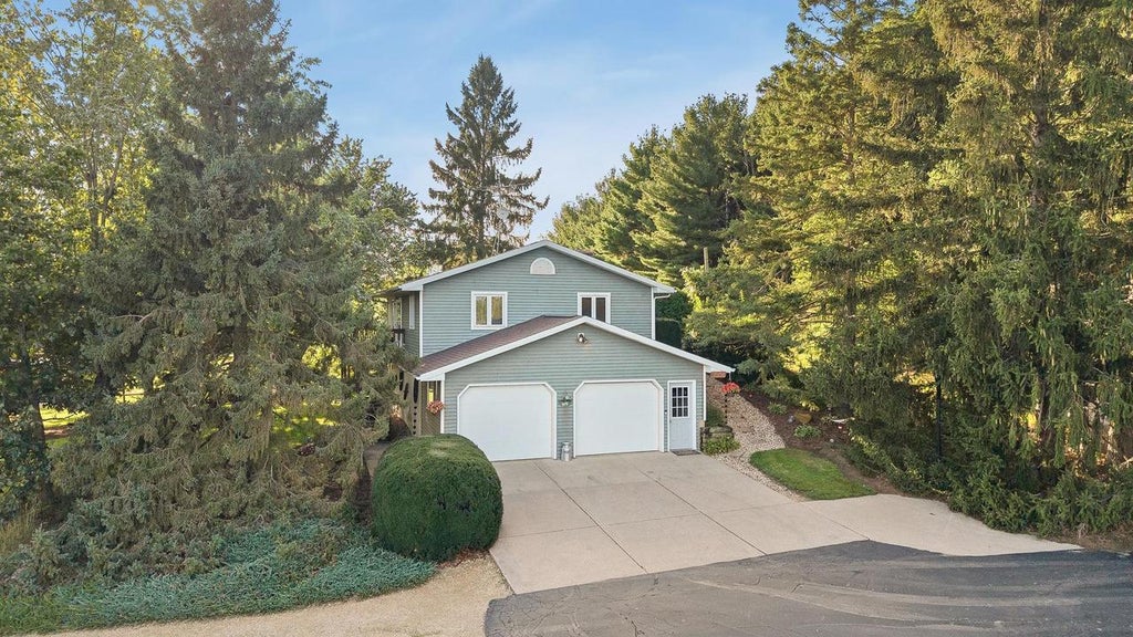 Photo of N9401 Hughes ROAD, Belleville, WI 53508 (MLS # 2033504)