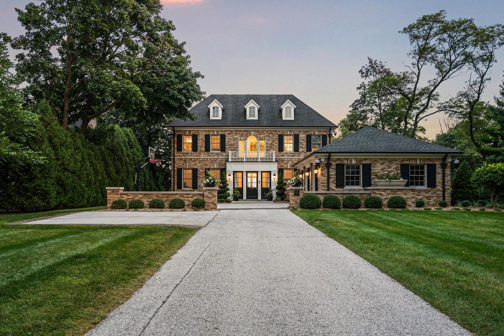 Photo of 6920 N Barnett LANE, Fox Point, WI 53217 (MLS # 1933755)