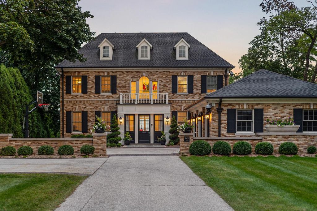 Photo of 6920 N Barnett LANE, Fox Point, WI 53217 (MLS # 1933755)