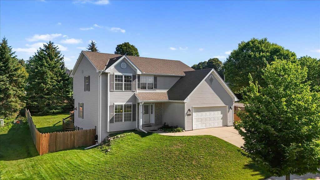 Photo of 1136 Garfield LANE, Hartford, WI 53027 (MLS # 1975540)