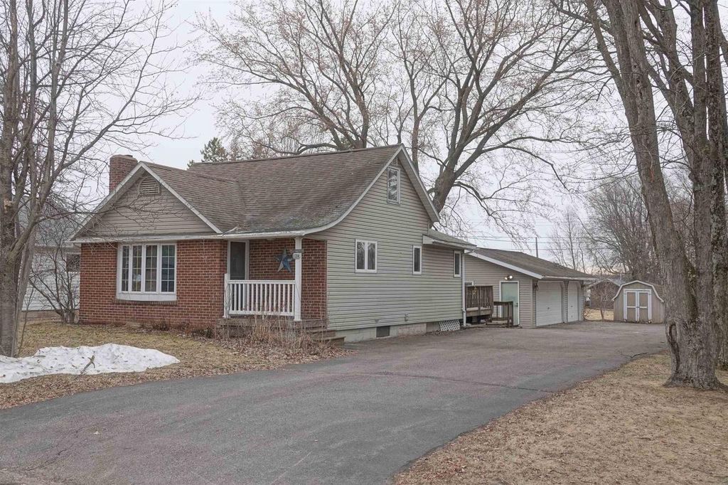 Photo of 124 N Lincoln St, Stetsonville, WI 54480 (MLS # 22601175)