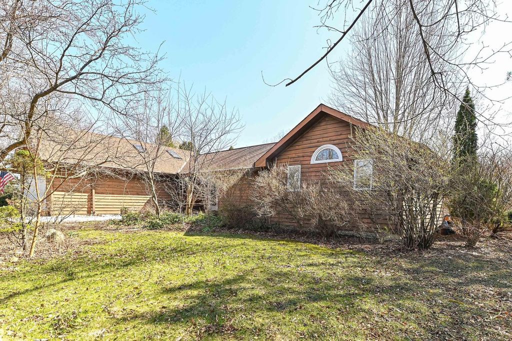 Photo of 8801 Hart DRIVE, Waterford, WI 53185 (MLS # 1957077)