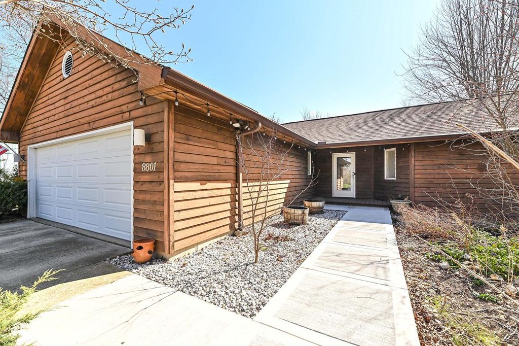 Photo of 8801 Hart DRIVE, Waterford, WI 53185 (MLS # 1957077)