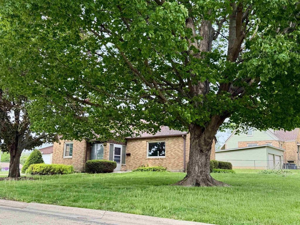 Photo of 820 9th AVENUE, Monroe, WI 53566 (MLS # 2023667)