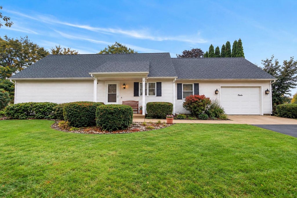 Photo of 12 Linden CIRCLE, Jefferson, WI 53549 (MLS # 50334682)