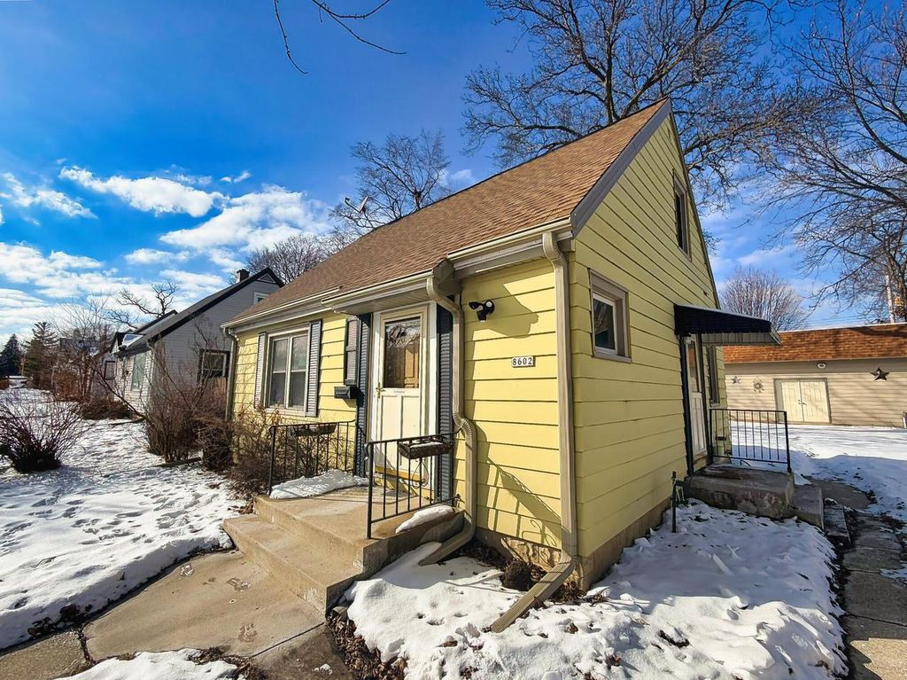 Photo of 8602 W Beloit ROAD, Milwaukee, WI 53227 (MLS # 1949236)