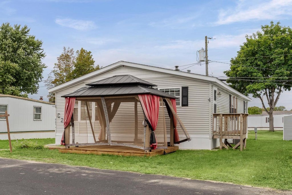 Photo of 1025 S Oak AVENUE #C21, Onalaska, WI 54650 (MLS # 2033313)
