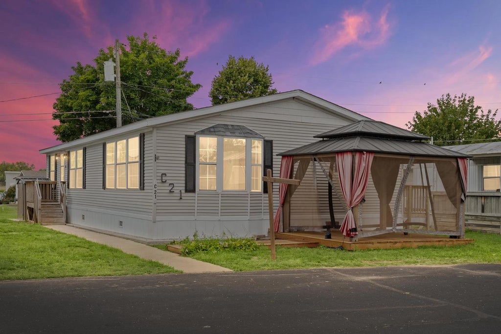 Photo of 1025 S Oak AVENUE #C21, Onalaska, WI 54650 (MLS # 2033313)