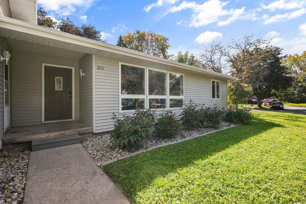 Photo of 2109-2111 Adderbury CIRCLE, Madison, WI 53711 (MLS # 2033887)