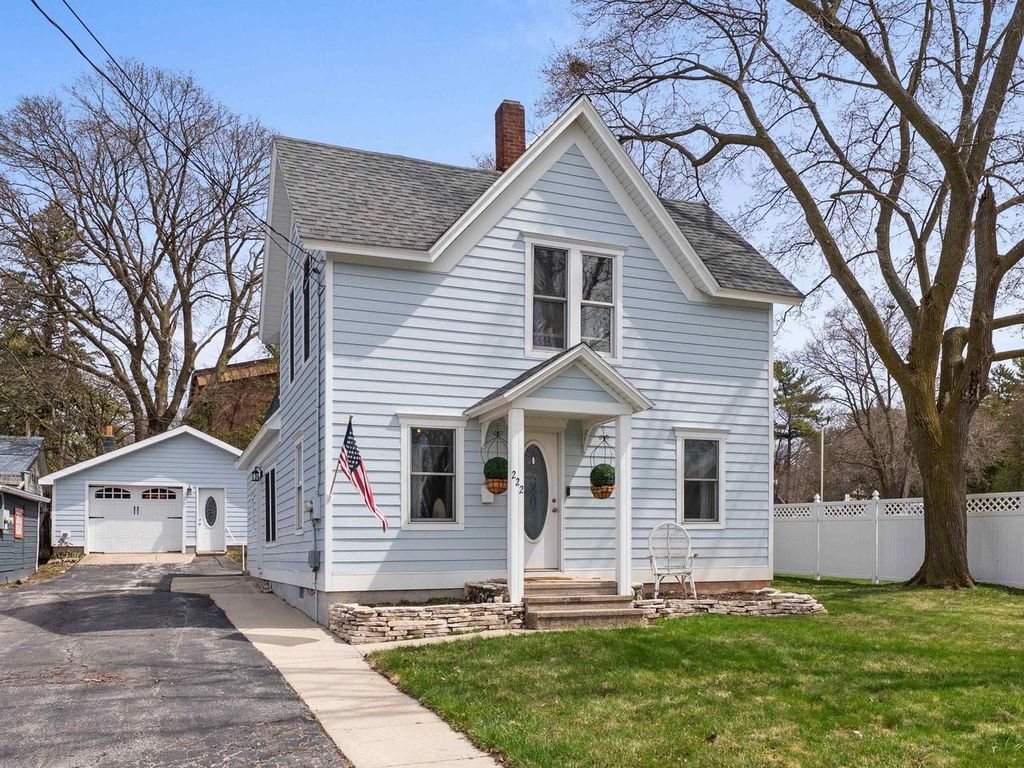 Photo of 222 N 7th AVENUE, Sturgeon Bay, WI 54235 (MLS # 50324366)