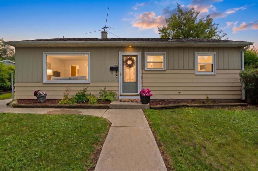 Photo of 3460 S 62nd STREET, Milwaukee, WI 53219 (MLS # 1975693)