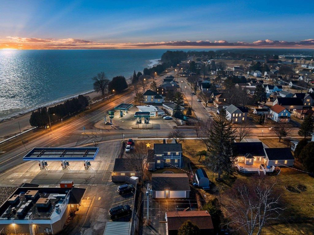 Photo of 413 Jefferson STREET, Algoma, WI 54201 (MLS # 50321951)