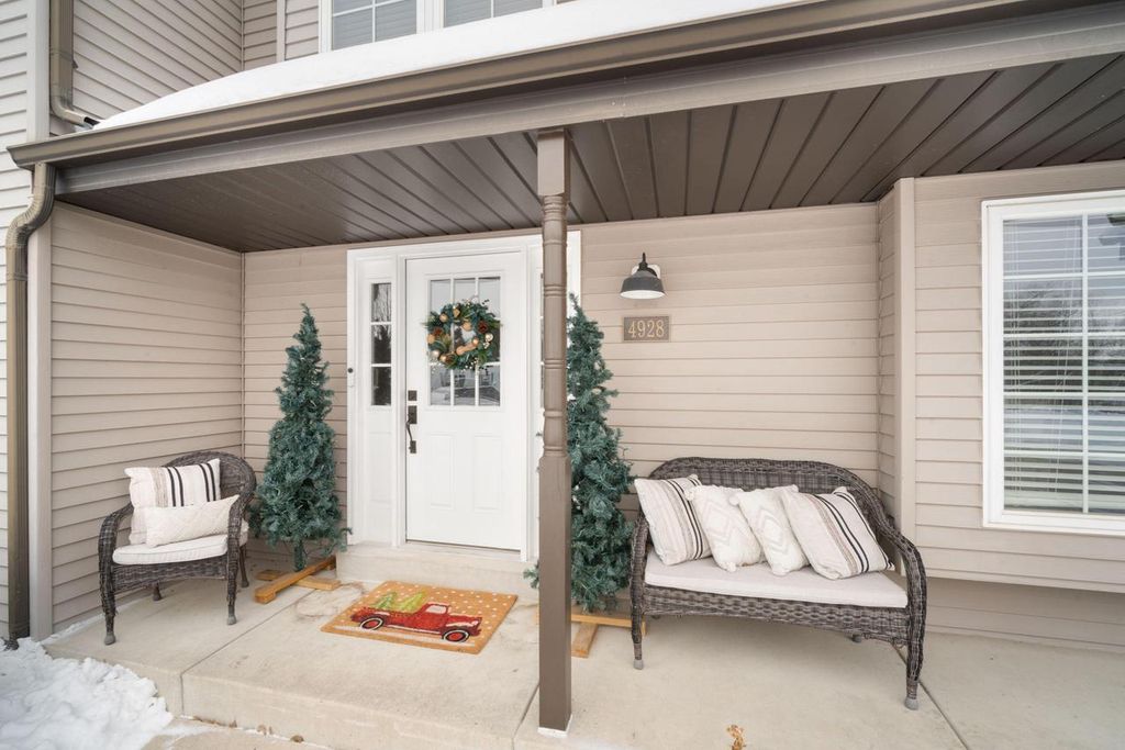 Photo of 4928 W Evergreen STREET, Franklin, WI 53132 (MLS # 1944318)