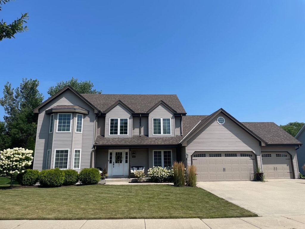 Photo of 4928 W Evergreen STREET, Franklin, WI 53132 (MLS # 1944318)