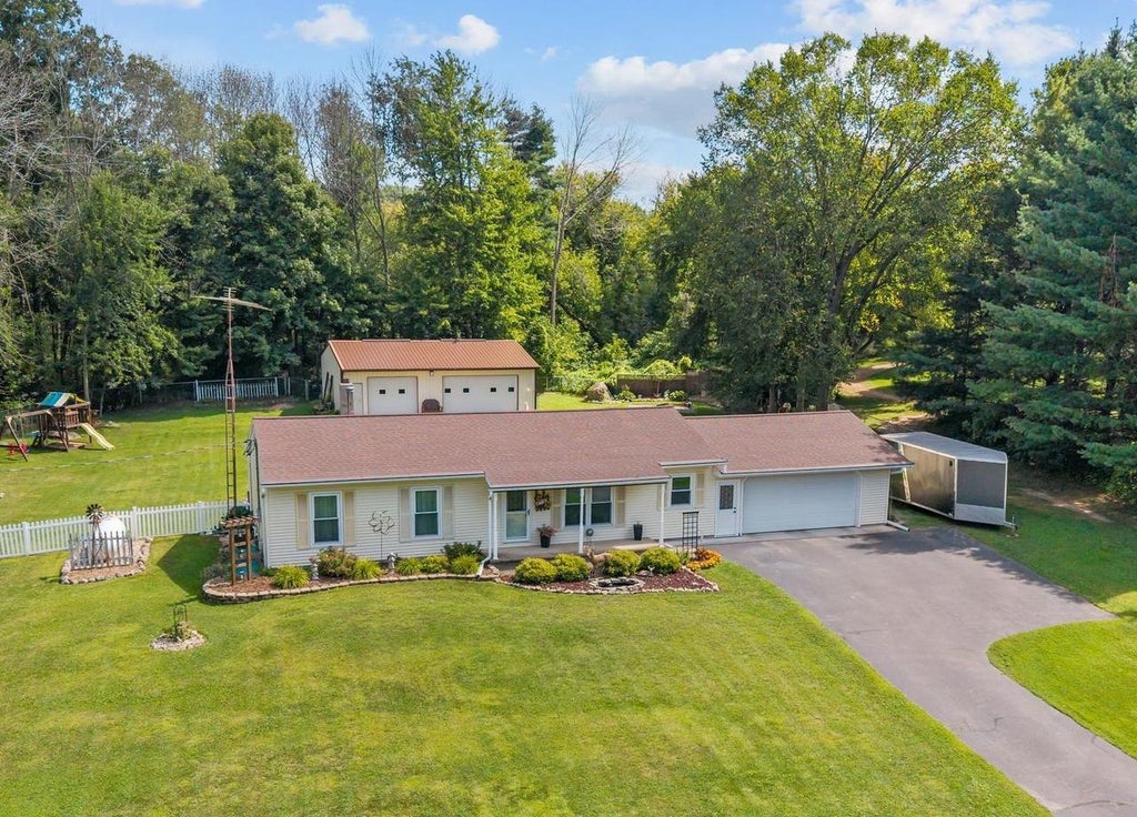 Photo of N5328 Collier ROAD, New London, WI 54961 (MLS # 50331852)