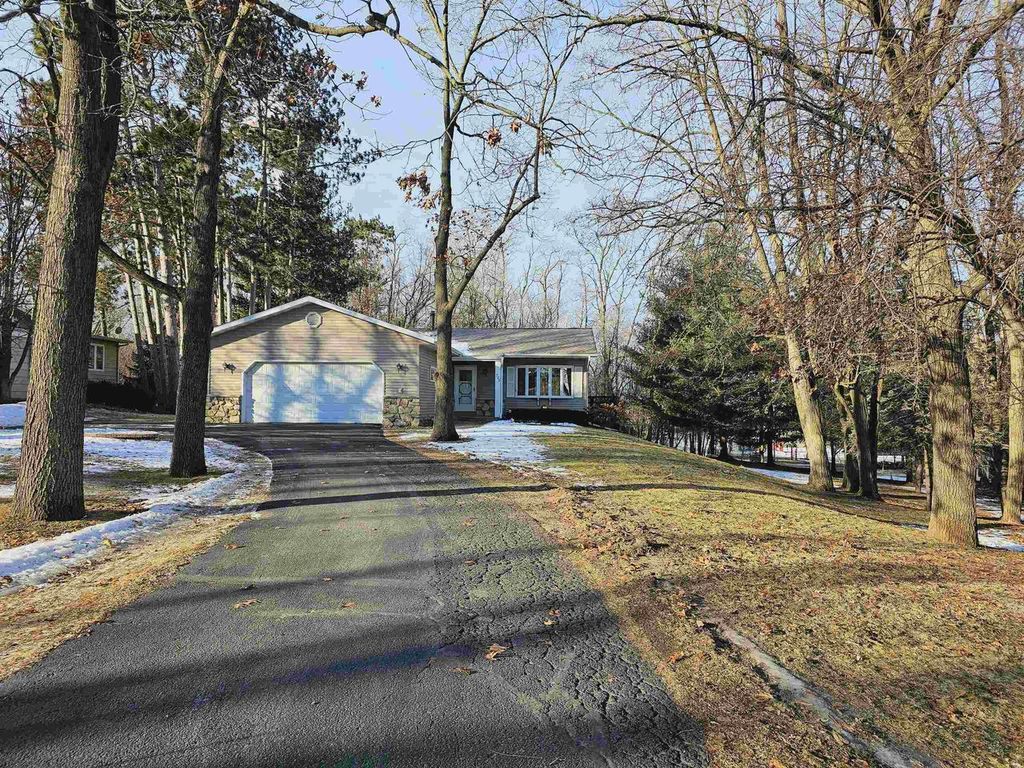 Photo of 703 S West STREET, Weyauwega, WI 54983 (MLS # 50320133)