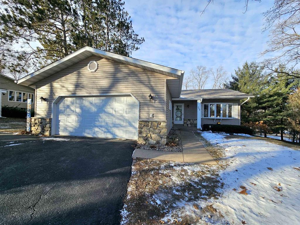 Photo of 703 S West STREET, Weyauwega, WI 54983 (MLS # 50320133)