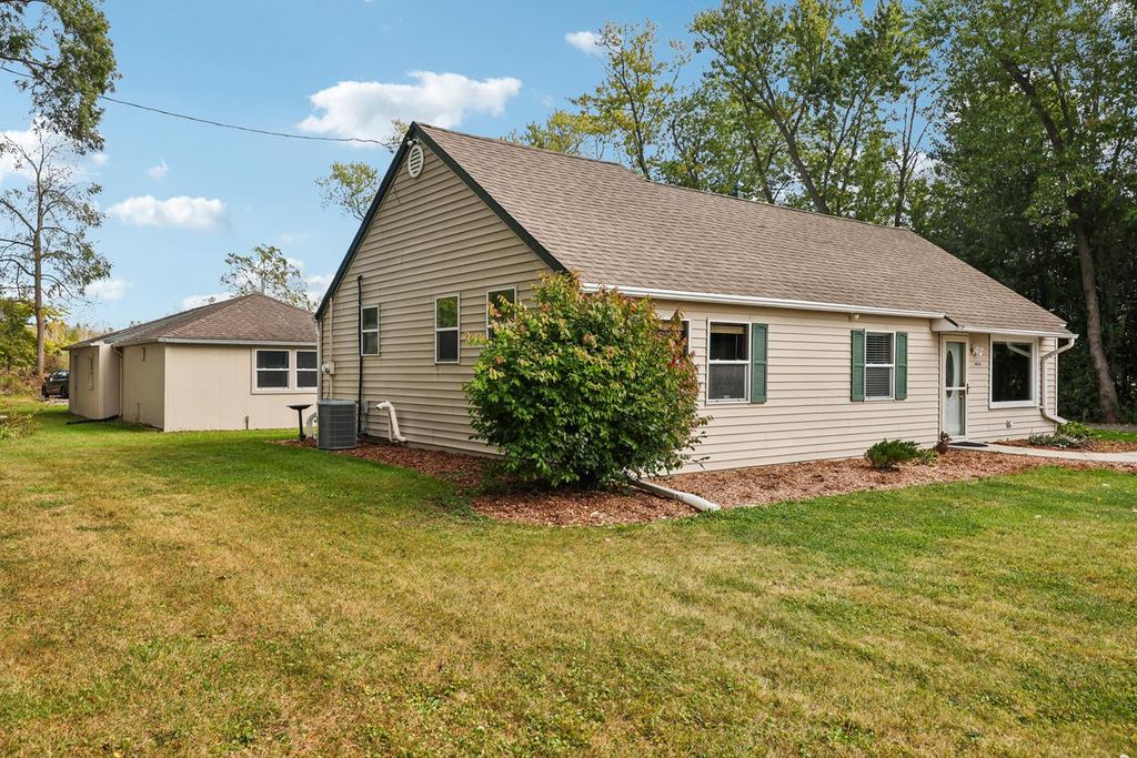 Photo of 10216 N Baehr ROAD, Mequon, WI 53092 (MLS # 1939498)