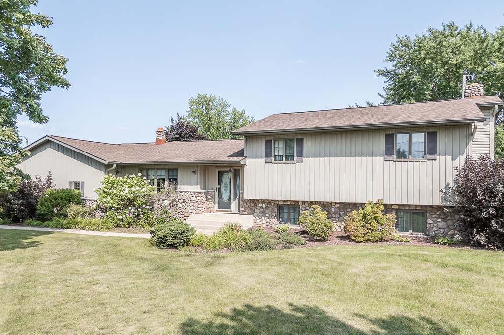 Photo of N3212 Bean City ROAD, New London, WI 54961 (MLS # 50330714)
