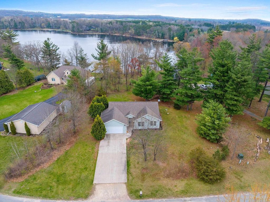 Photo of N3150 W Silver Lake DRIVE, Waupaca, WI 54981 (MLS # 50324423)