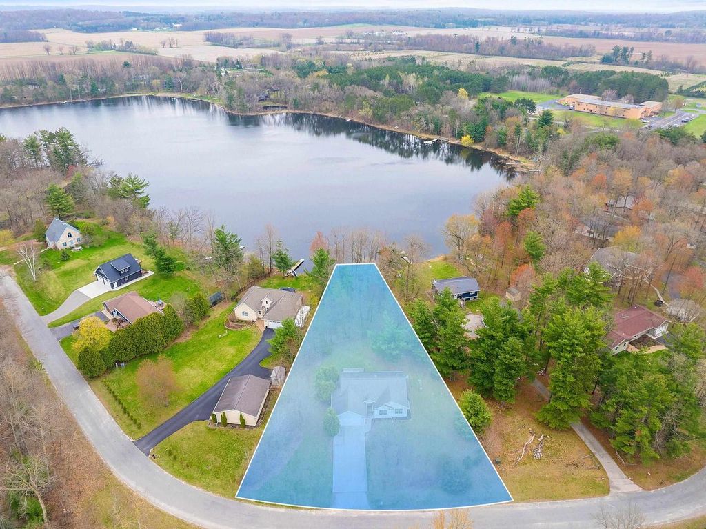 Photo of N3150 W Silver Lake DRIVE, Waupaca, WI 54981 (MLS # 50324423)