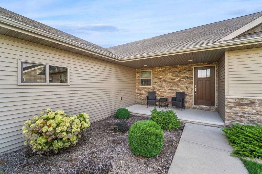 Photo of 4235 N Shadywood COURT, Appleton, WI 54913 (MLS # 50316170)