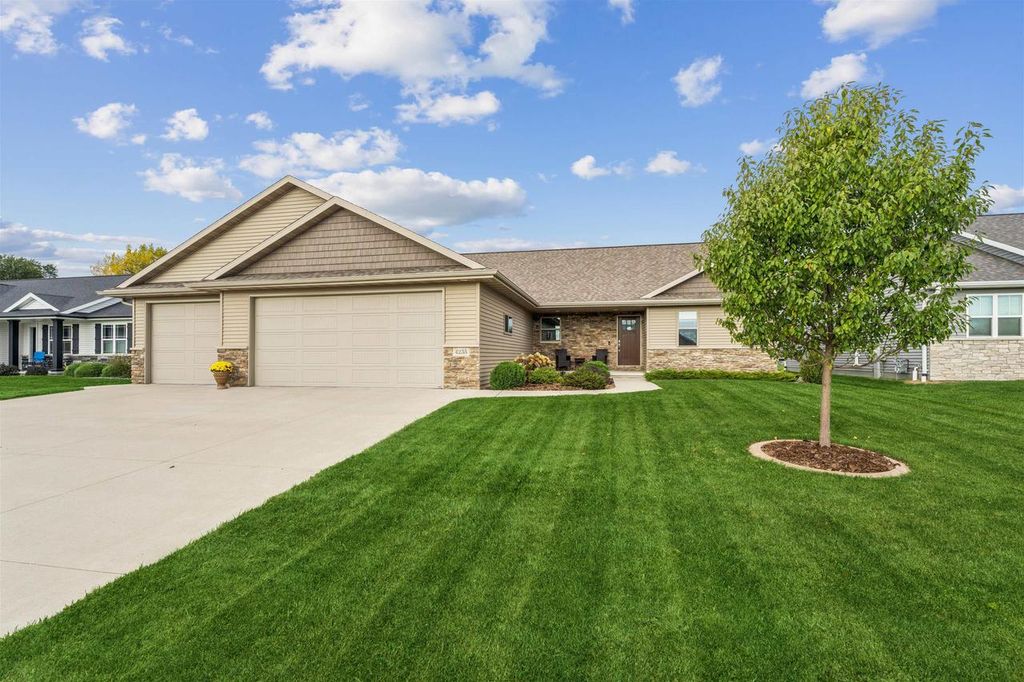 Photo of 4235 N Shadywood COURT, Appleton, WI 54913 (MLS # 50316170)
