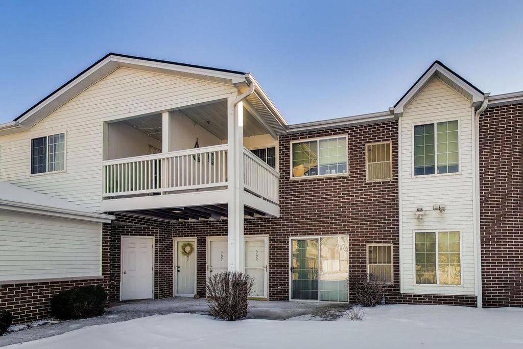 Photo of 2825 11th PLACE #703, Kenosha, WI 53140 (MLS # 1948888)