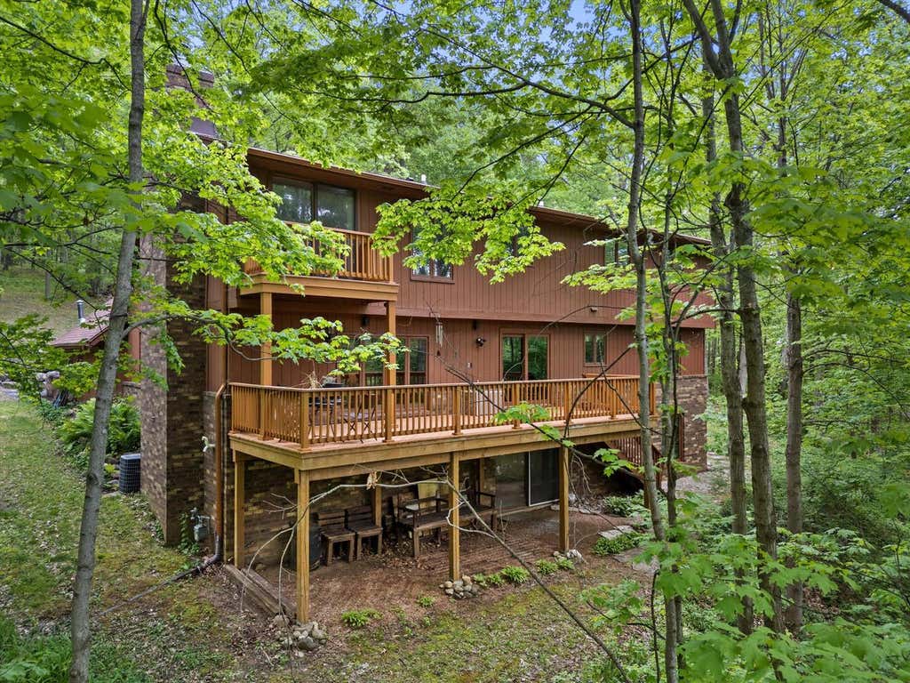 Photo of S87W28270 Lookout LANE, Mukwonago, WI 53149 (MLS # 1971850)