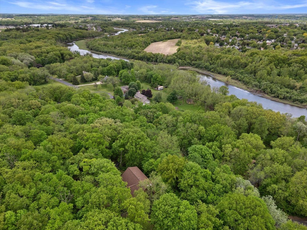Photo of S87W28270 Lookout LANE, Mukwonago, WI 53149 (MLS # 1971850)