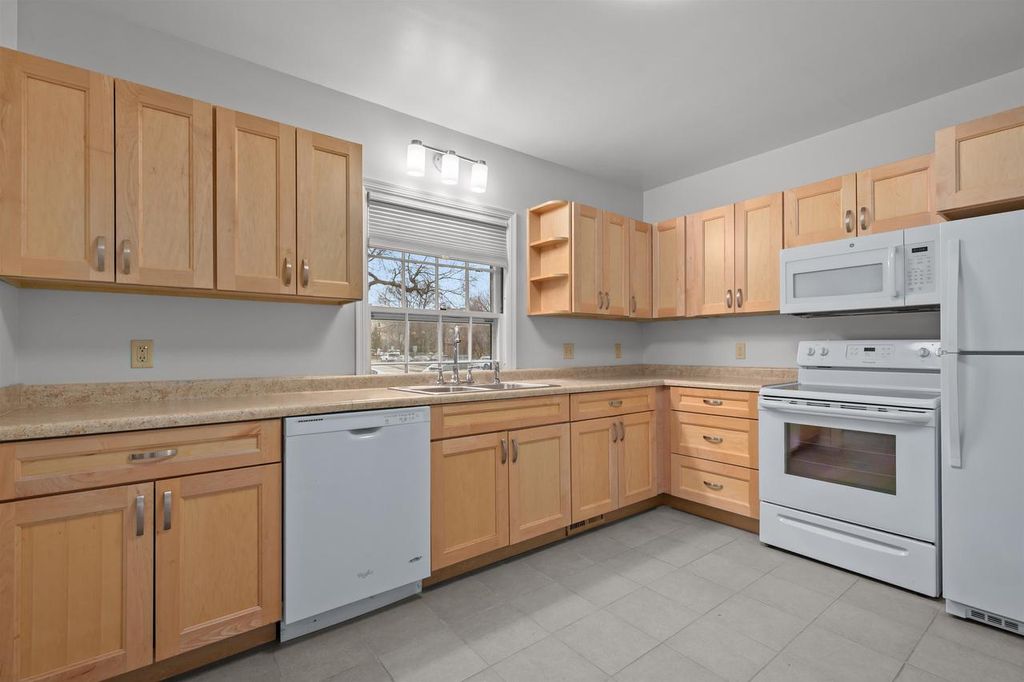 Photo of 1 Brokaw PLACE, Appleton, WI 54911 (MLS # 50322580)