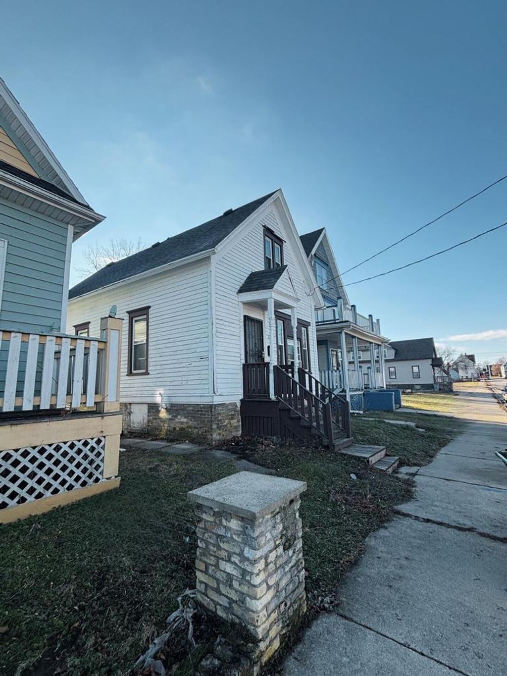 Photo of 1319 W Groeling AVENUE, Milwaukee, WI 53206 (MLS # 1947023)