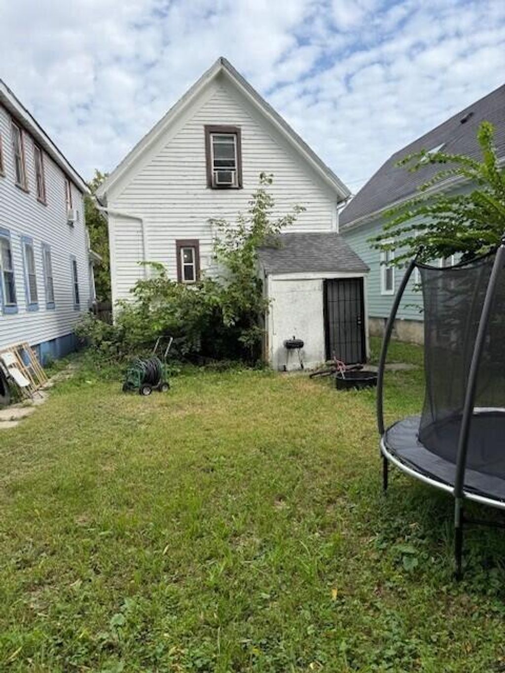 Photo of 1319 W Groeling AVENUE, Milwaukee, WI 53206 (MLS # 1947023)