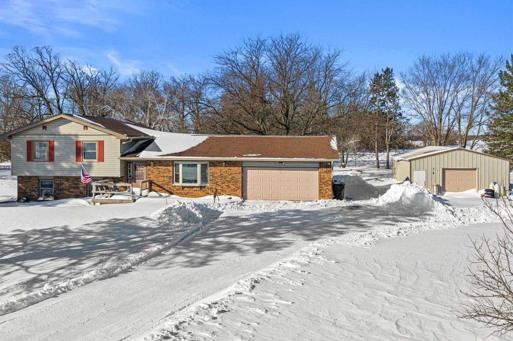Photo of 5390 County Road Q, Amherst, WI 54406 (MLS # 22601112)