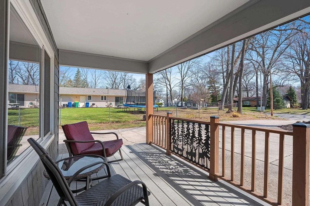 Photo of 1810 Wood LANE, Green Bay, WI 54304 (MLS # 50324264)