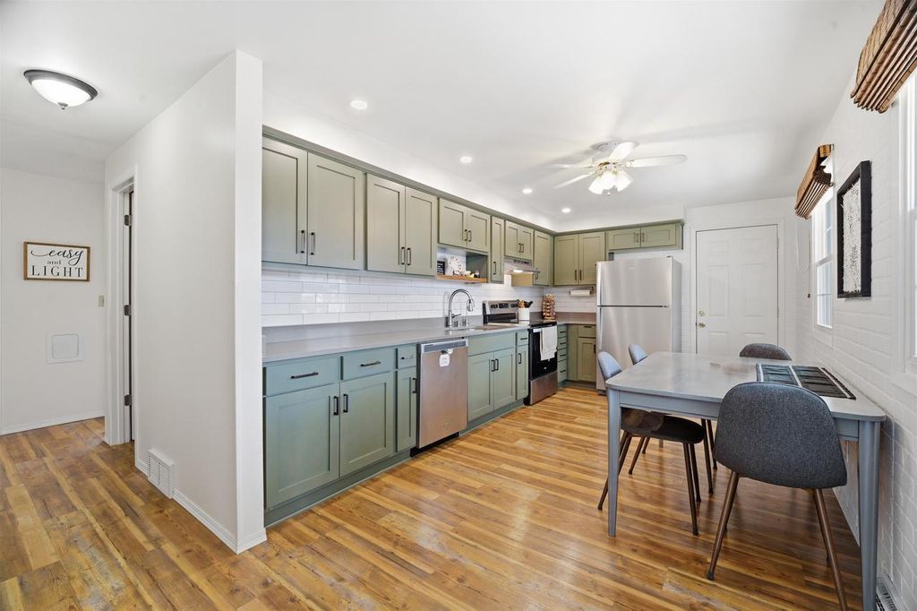 Photo of 124 Ramlen COURT, Appleton, WI 54915 (MLS # 50323673)