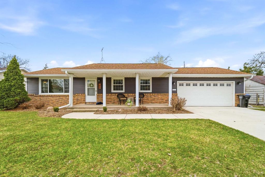 Photo of 124 Ramlen COURT, Appleton, WI 54915 (MLS # 50323673)