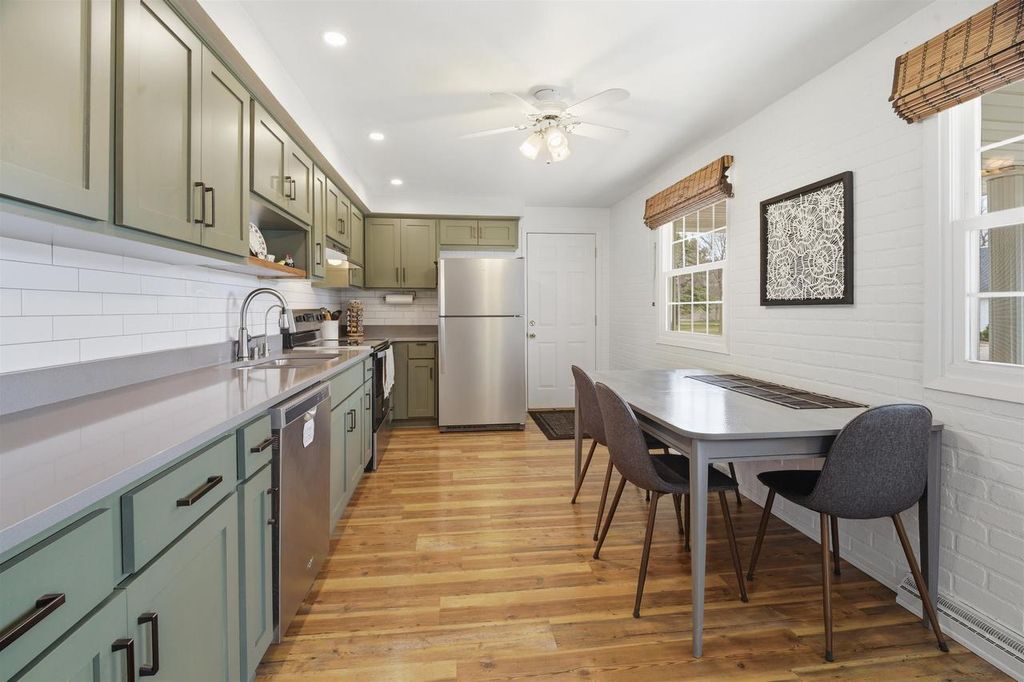 Photo of 124 Ramlen COURT, Appleton, WI 54915 (MLS # 50323673)