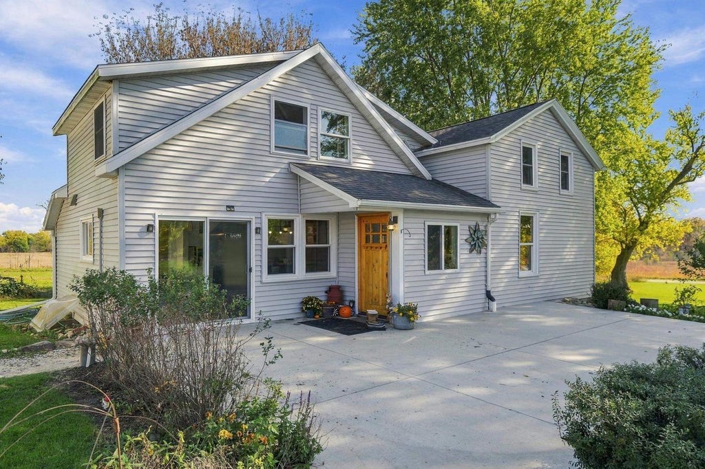 Photo of W2732 Koch ROAD, Fort Atkinson, WI 53538 (MLS # 2035290)