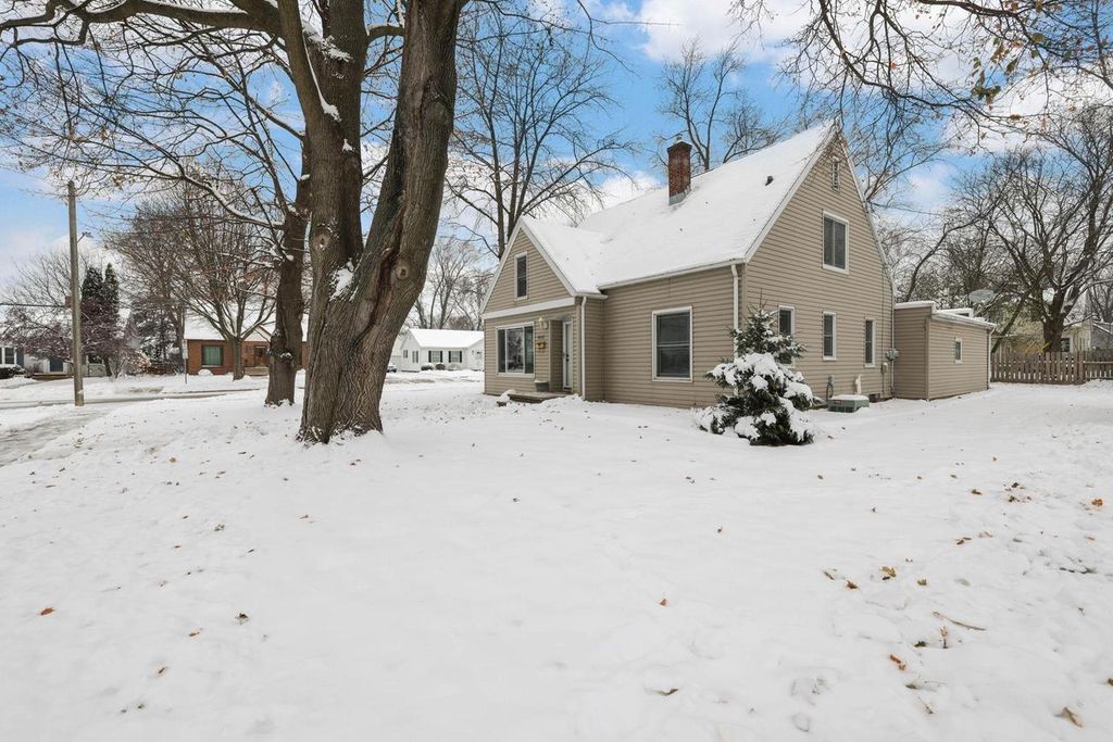 Photo of 620 N Douglas STREET, Appleton, WI 54914 (MLS # 50318929)