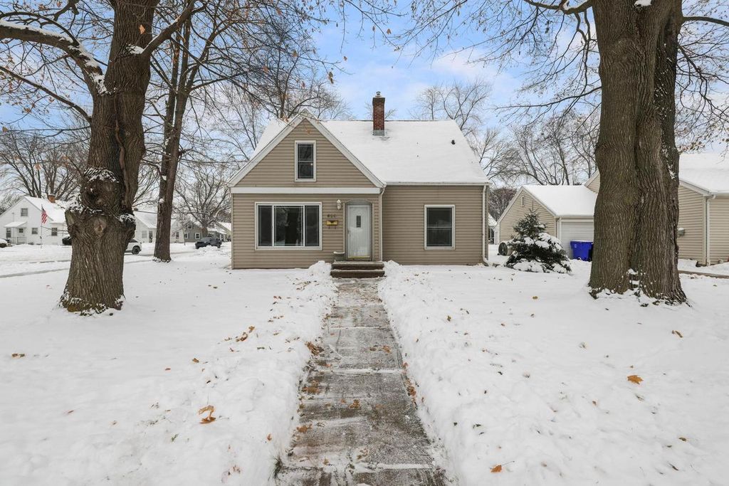 Photo of 620 N Douglas STREET, Appleton, WI 54914 (MLS # 50318929)