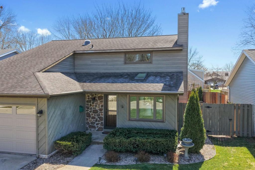 Photo of 810 Flambeau PLACE, De Pere, WI 54115 (MLS # 50324071)