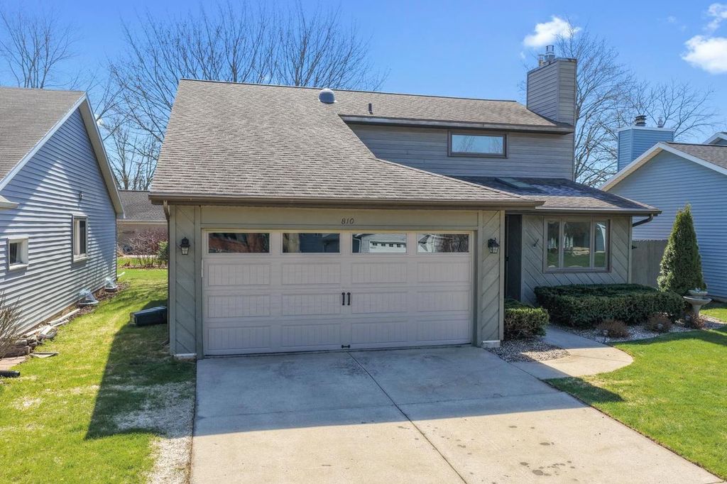 Photo of 810 Flambeau PLACE, De Pere, WI 54115 (MLS # 50324071)