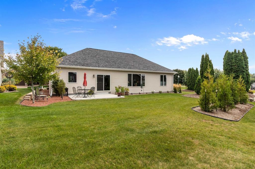 Photo of 810 Whisper Falls LANE, Menasha, WI 54952 (MLS # 50317438)