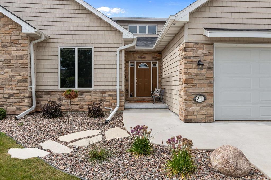 Photo of 810 Whisper Falls LANE, Menasha, WI 54952 (MLS # 50317438)