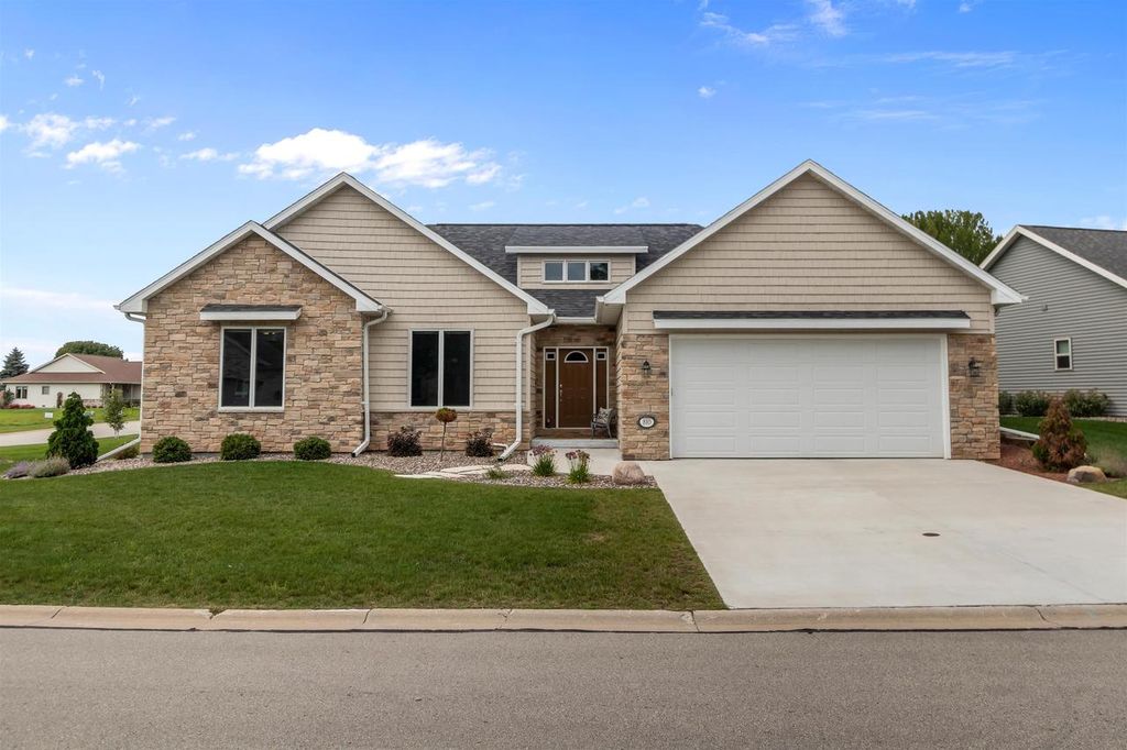Photo of 810 Whisper Falls LANE, Menasha, WI 54952 (MLS # 50317438)